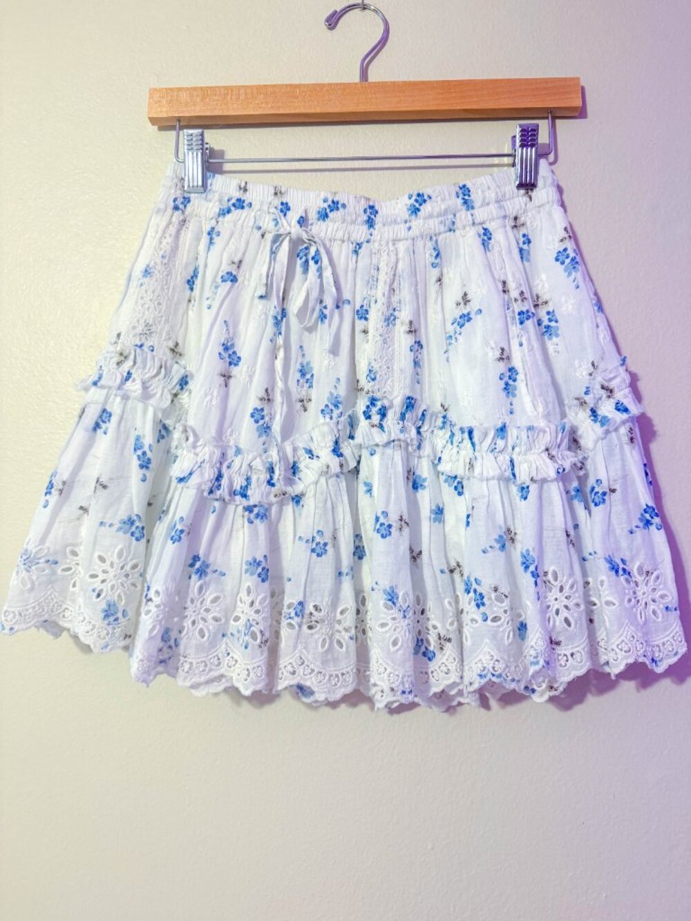 LoveShackFancy White Floral Mini Skirt (XS) New without tags.